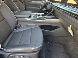 Cadillac Escalade 4WD Luxury 4dr 2026 — side view
