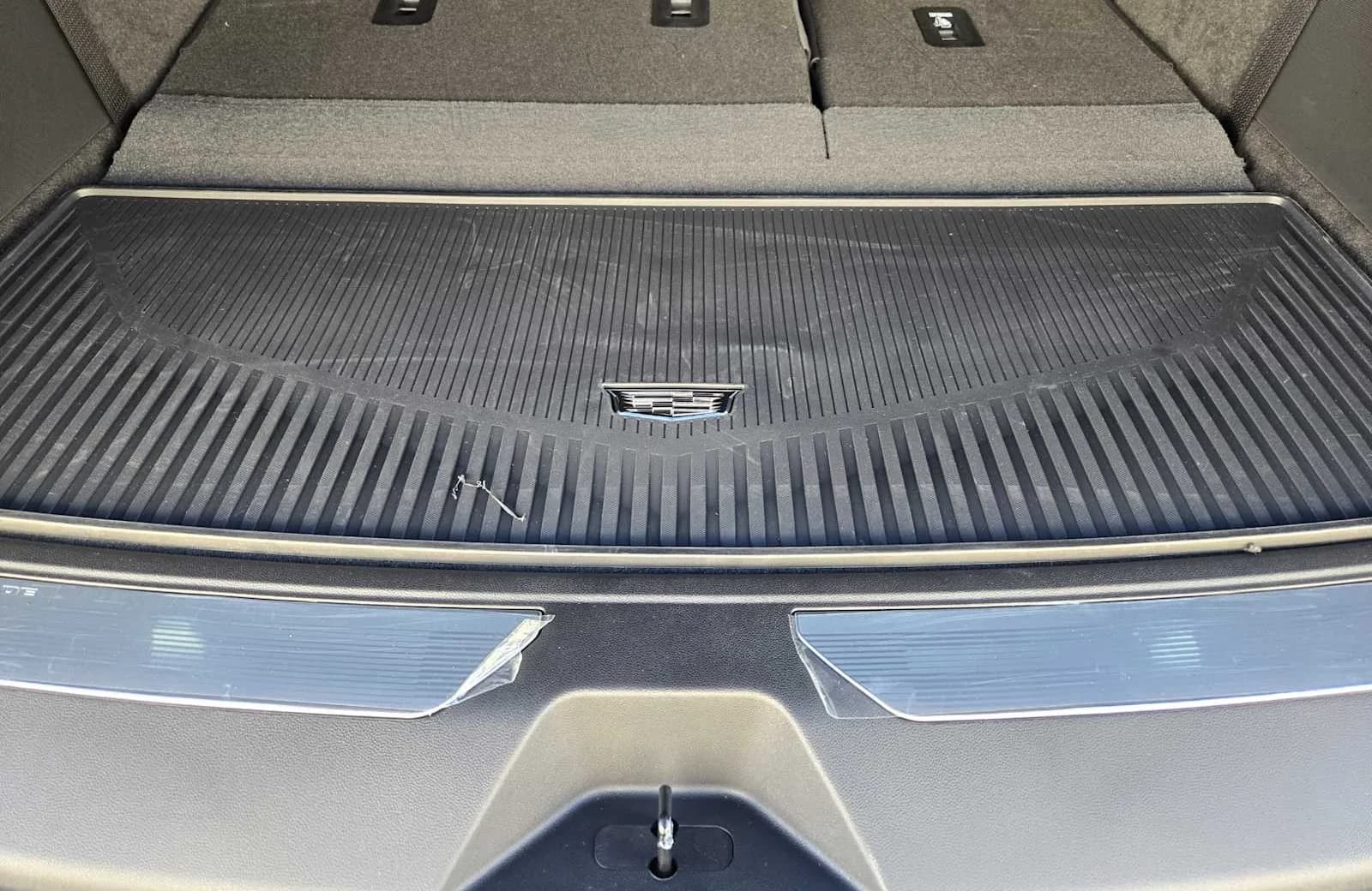 Cadillac Escalade 4WD Luxury 4dr 2026 — side view