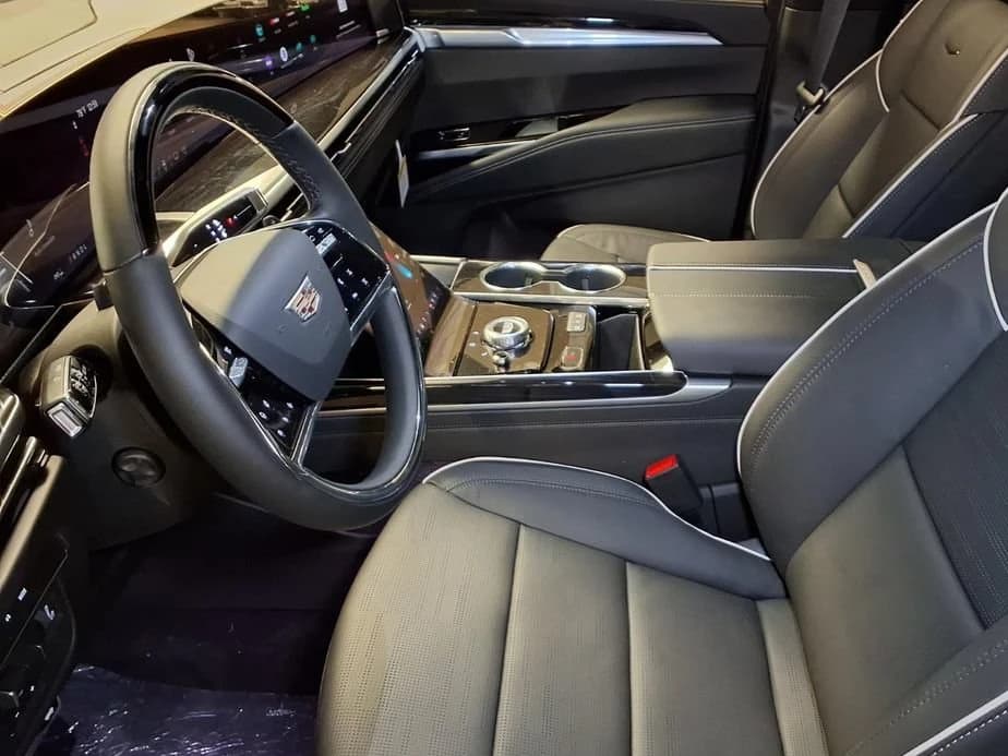 Cadillac Escalade ESV 4WD Sport 4dr 2026 — side view