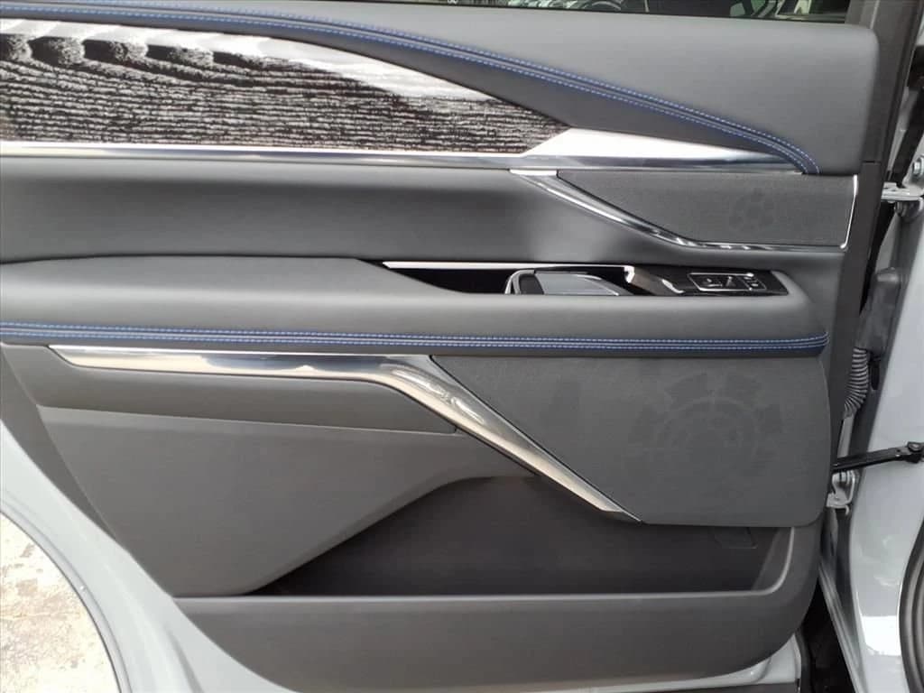 Cadillac Escalade IQ Luxury AWD 4dr 2026 — side view