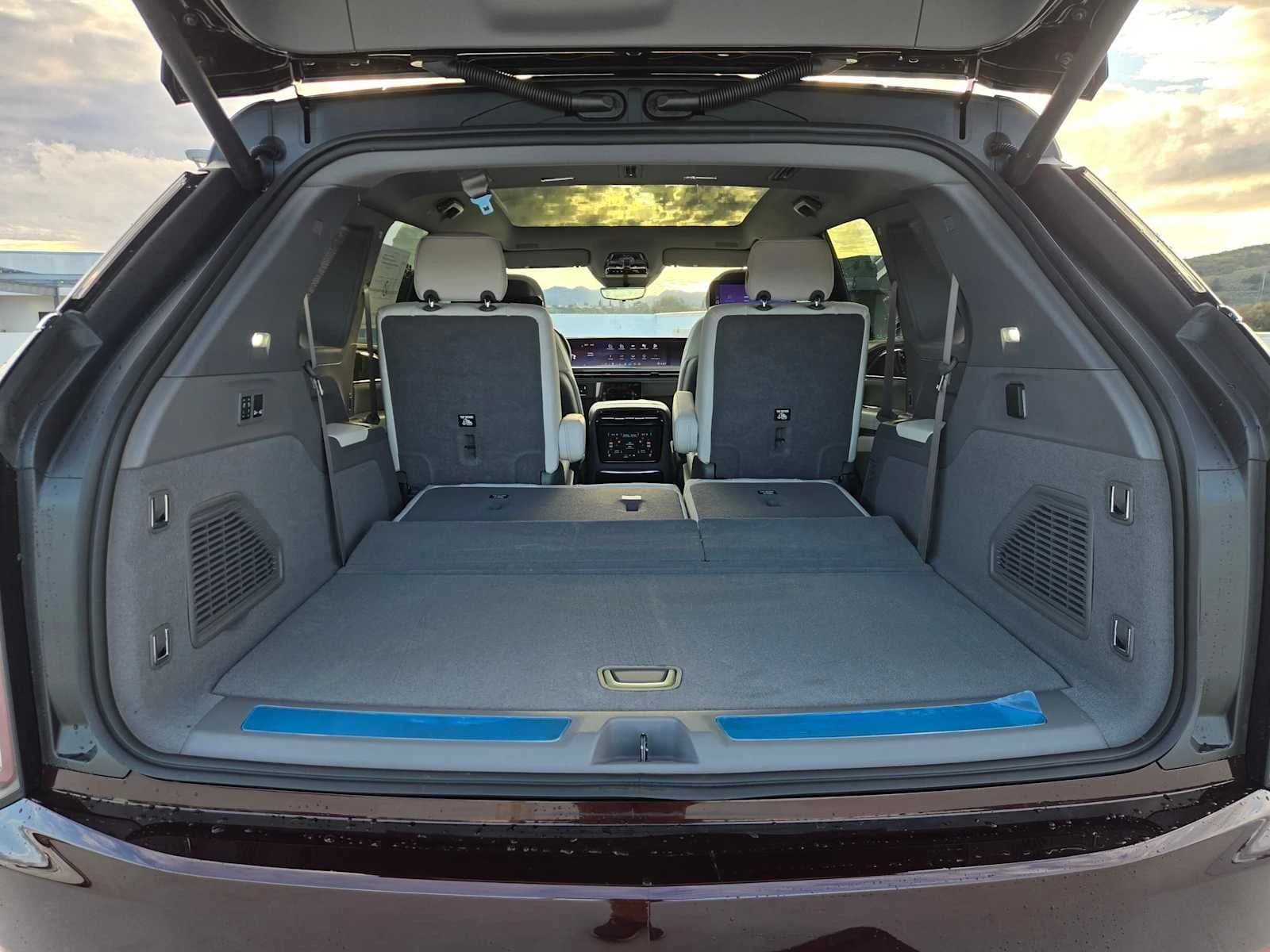 Cadillac Escalade IQ Luxury AWD 4dr 2026 — side view
