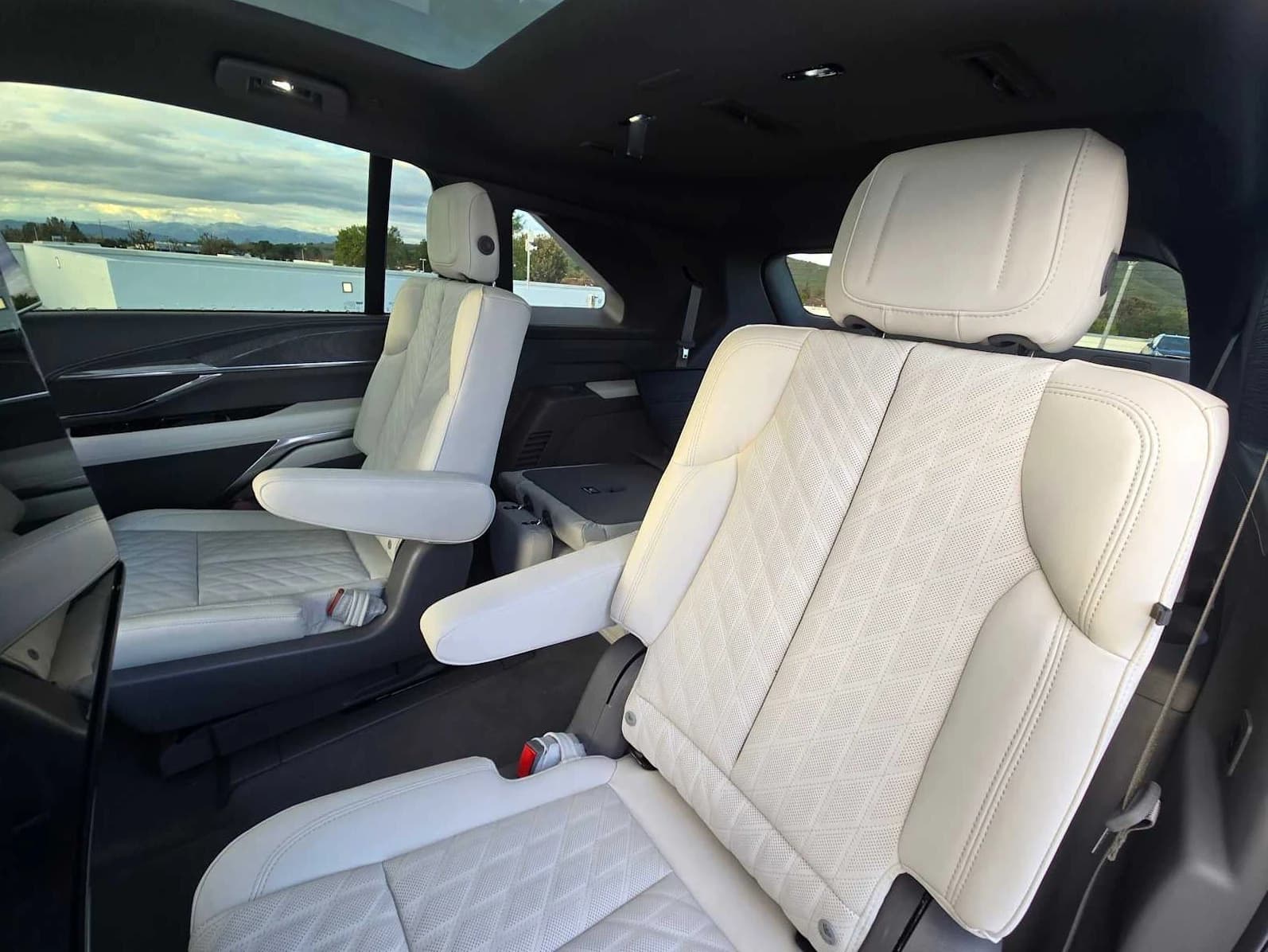Cadillac Escalade IQ Luxury AWD 4dr 2026 — side view