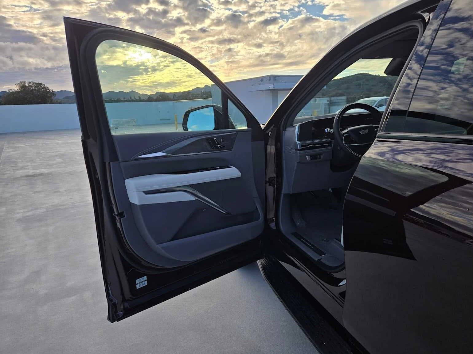 Cadillac Escalade IQ Luxury AWD 4dr 2026 — side view