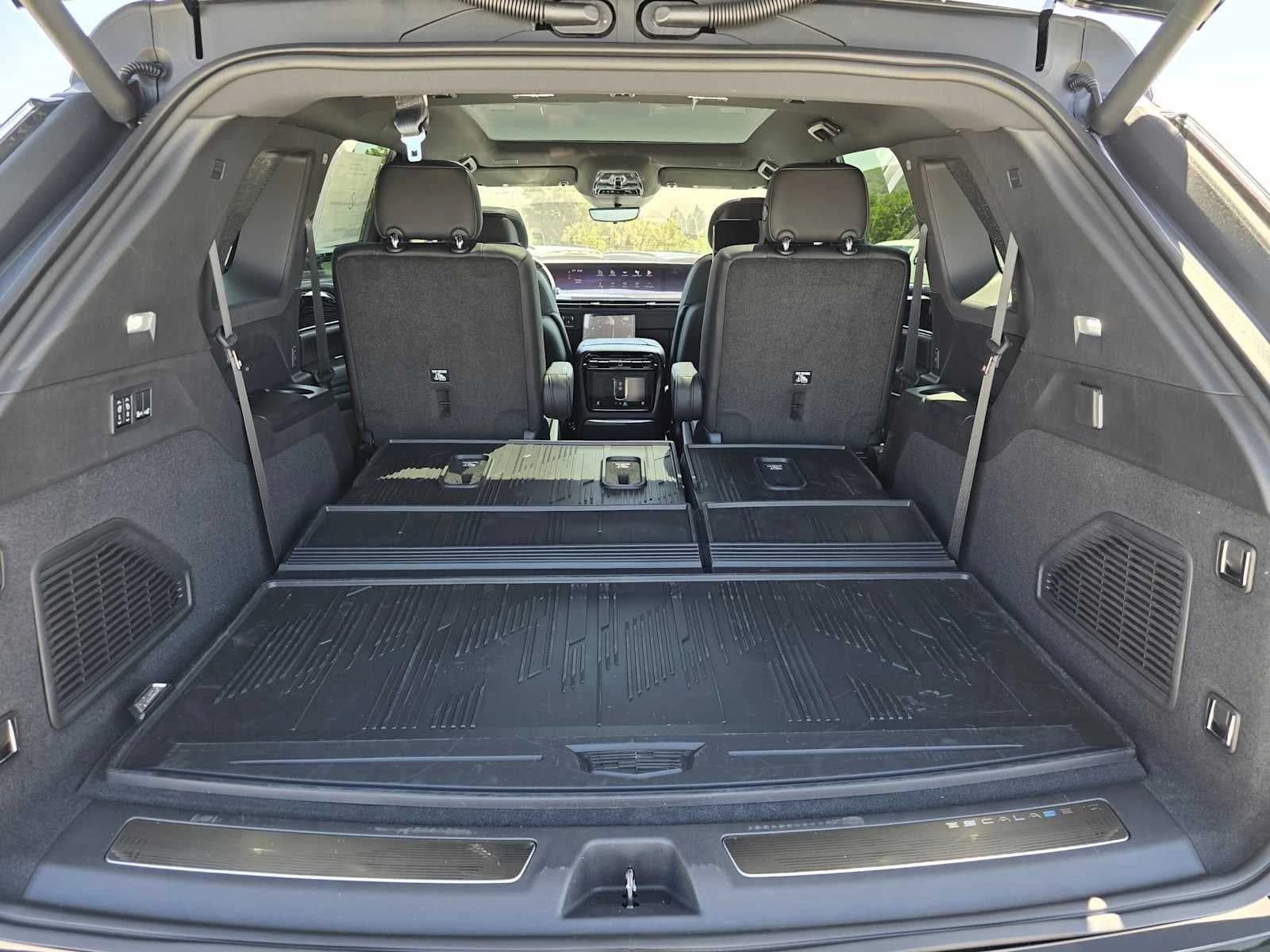 Cadillac Escalade IQ Luxury AWD 4dr 2026 — side view
