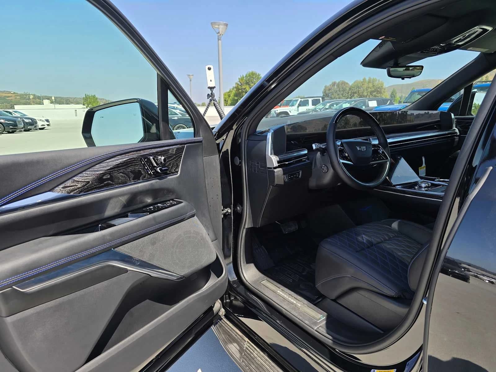 Cadillac Escalade IQ Luxury AWD 4dr 2026 — side view
