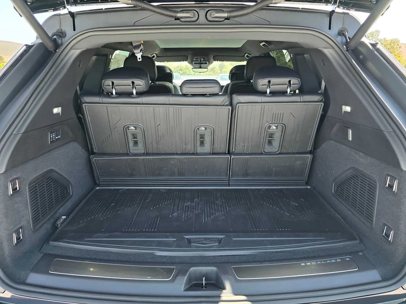 Cadillac Escalade IQ Luxury AWD 4dr 2026 — side view