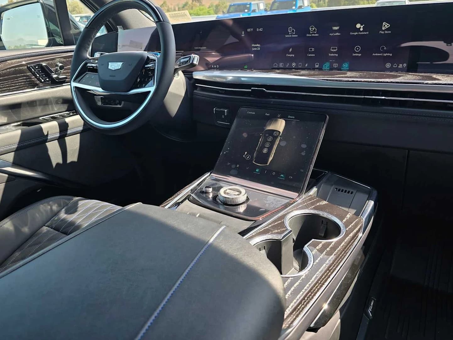 Cadillac Escalade IQ Luxury AWD 4dr 2026 — side view