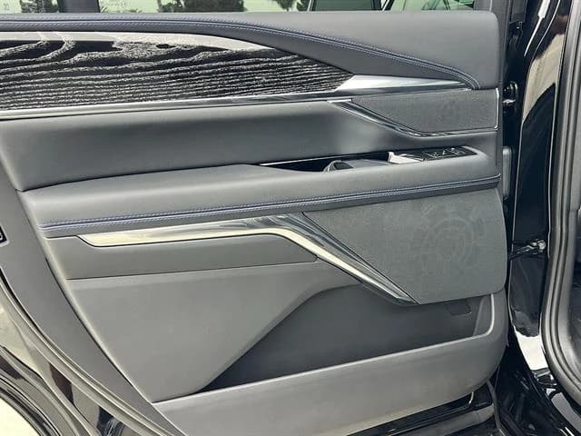 Cadillac Escalade IQ Luxury AWD 4dr 2026 — side view