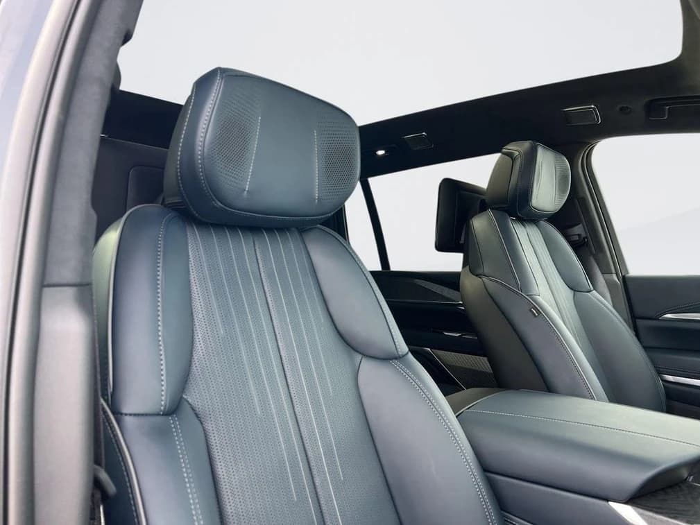 Cadillac Escalade IQ Luxury 2 AWD 4dr 2025 — side view