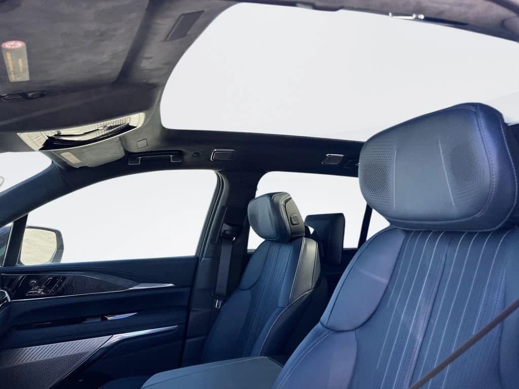 Cadillac Escalade IQ Luxury 2 AWD 4dr 2025 — side view