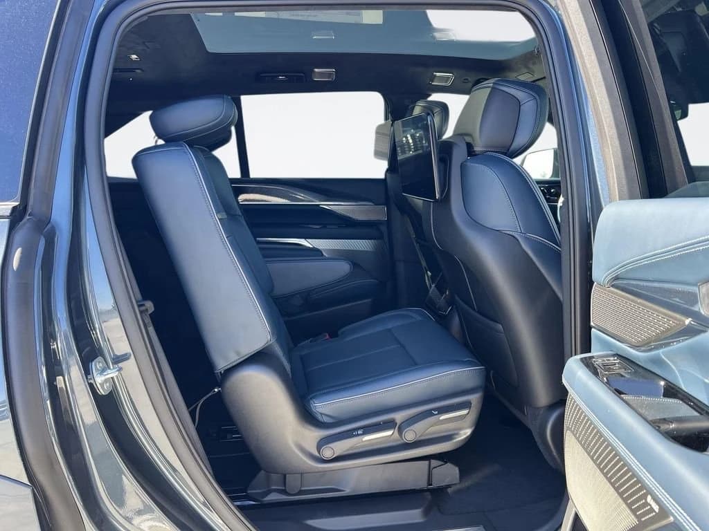 Cadillac Escalade IQ Luxury 2 AWD 4dr 2025 — side view