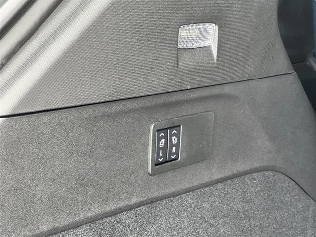 Cadillac Escalade IQ Premium Luxury AWD 4dr 2026 — side view