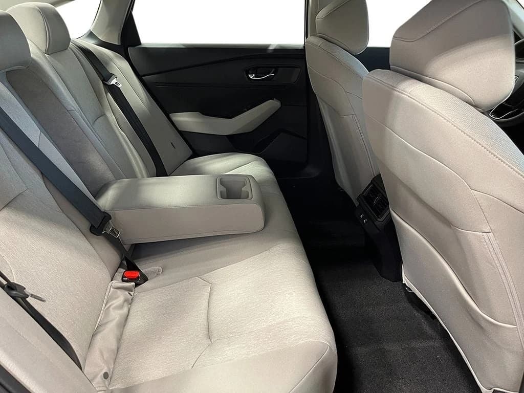 Honda Accord Sedan LX CVT 2026 — side view