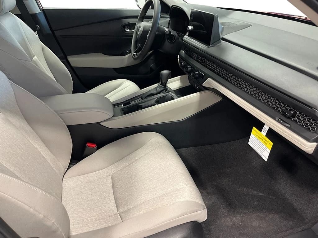 Honda Accord Sedan LX CVT 2026 — side view