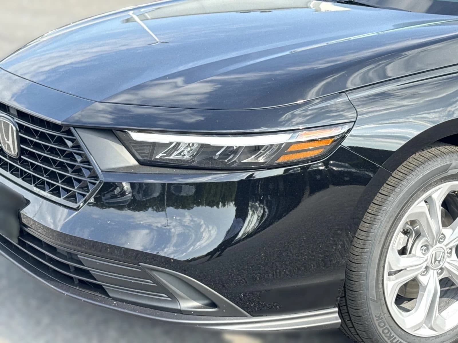 Honda Accord Sedan LX CVT 2026 — side view