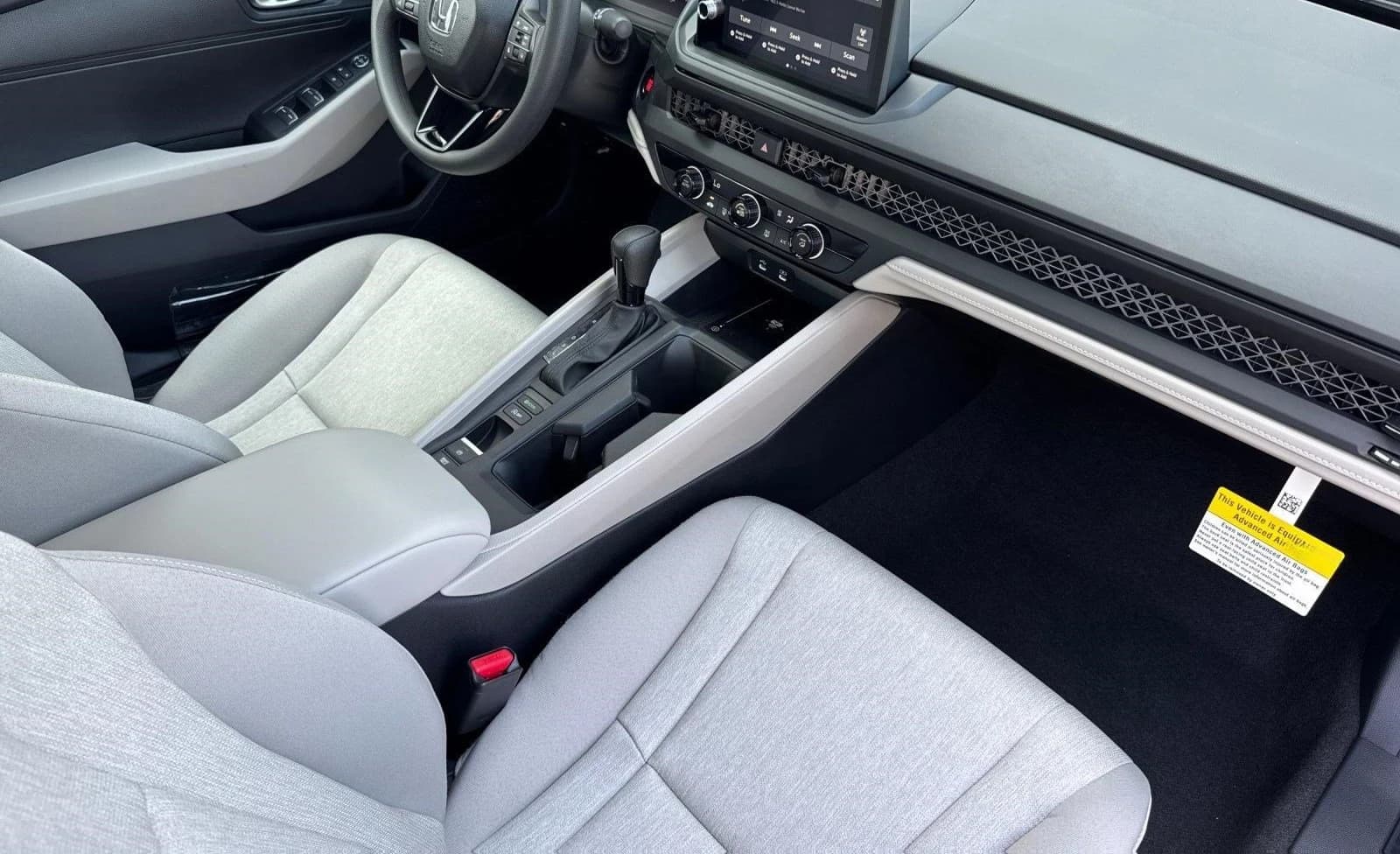 Honda Accord Sedan LX CVT 2026 — side view