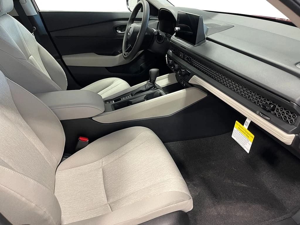 Honda Accord Sedan LX CVT 2026 — side view