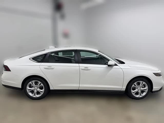 Honda Accord Sedan LX CVT 2026 — side view