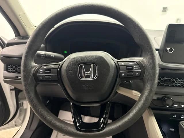 Honda Accord Sedan LX CVT 2026 — side view