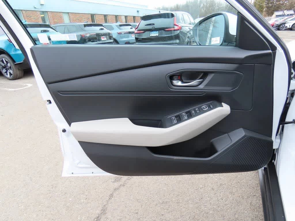 Honda Accord Sedan LX CVT 2026 — side view