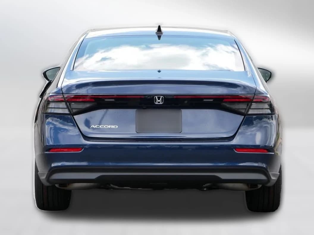 Honda Accord Sedan SE CVT 2026 — side view