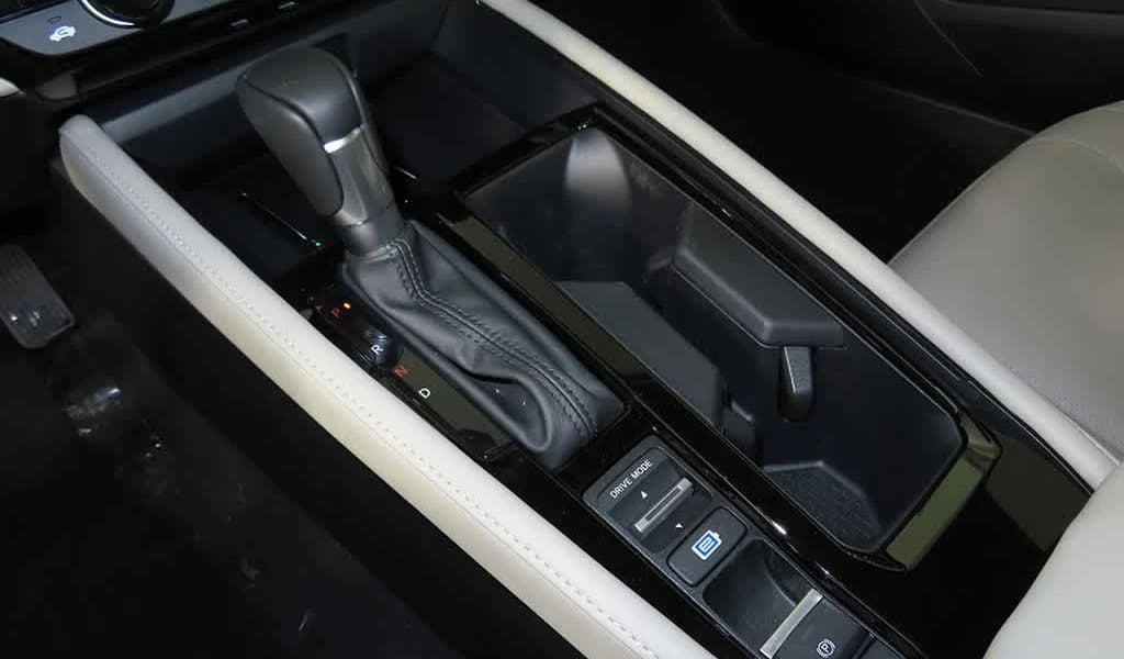 Honda Accord Hybrid Touring Sedan 2026 — side view