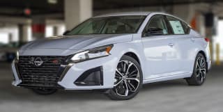 Nissan Altima SR FWD