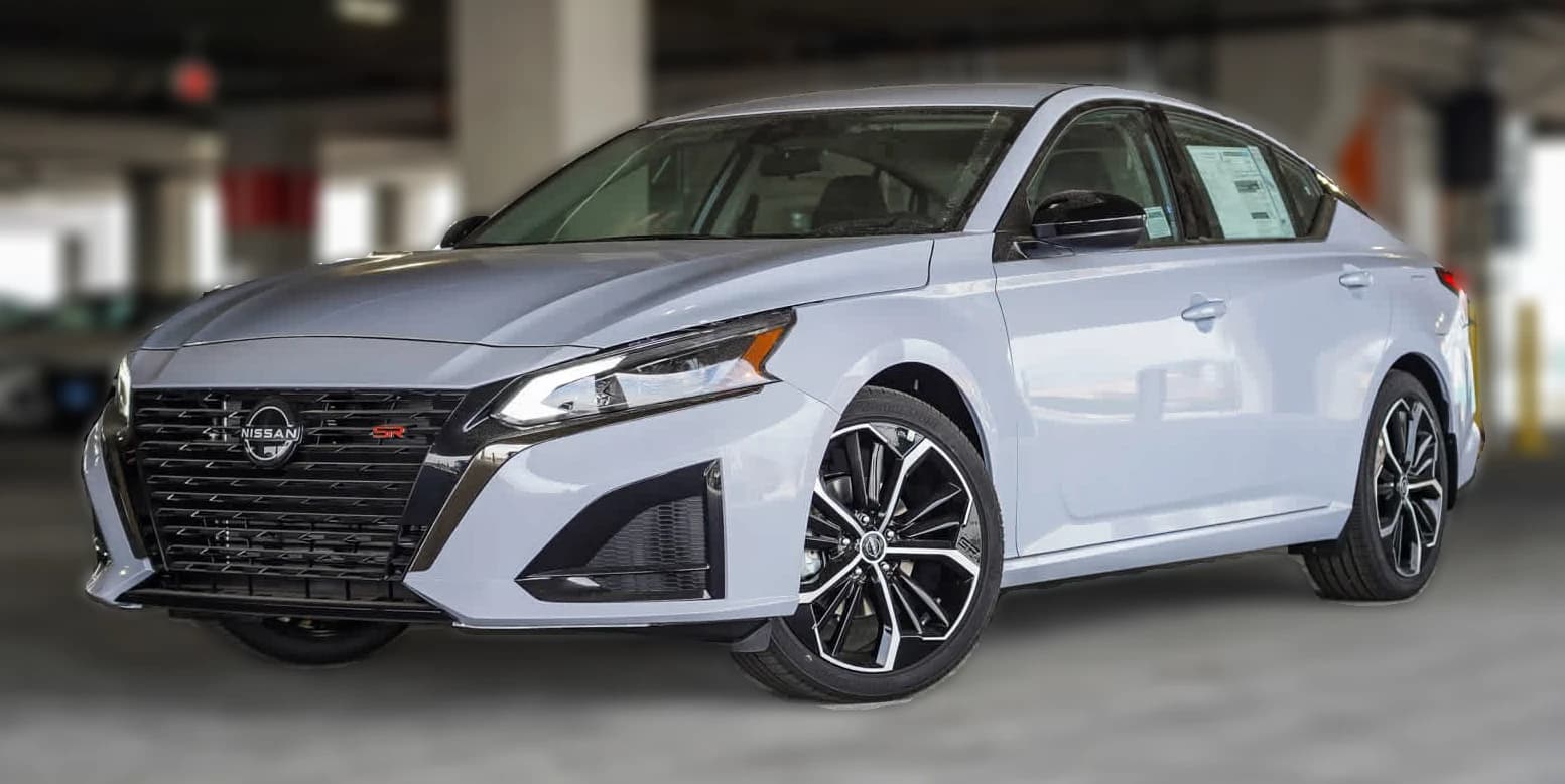 Nissan Altima SR FWD 2026 — side view