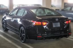 Nissan Altima SR FWD 2026 — side view