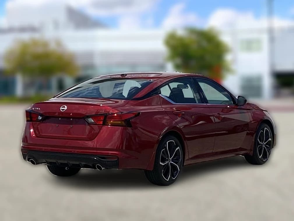 Nissan Altima SR FWD 2026 — side view