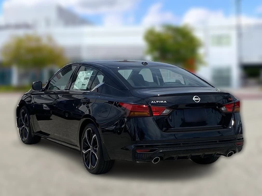 Nissan Altima SR FWD 2026 — side view