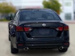 Nissan Altima SR FWD 2026 — side view