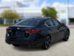 Nissan Altima SR FWD 2026 — side view