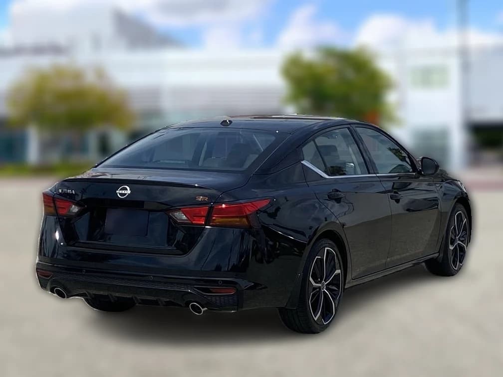 Nissan Altima SR FWD 2026 — side view