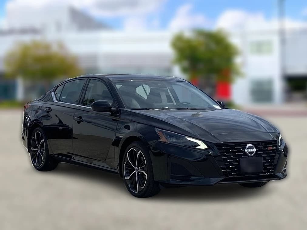 Nissan Altima SR FWD 2026 — side view