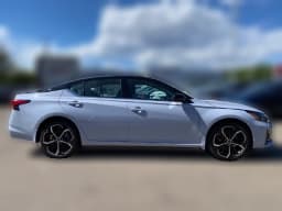 Nissan Altima SR AWD 2026 — side view
