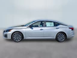 Nissan Altima SV FWD 2025 — side view