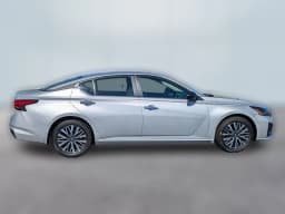 Nissan Altima SV FWD 2025 — side view