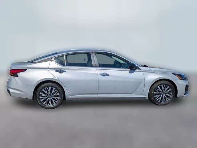 Nissan Altima SV FWD 2025 — side view