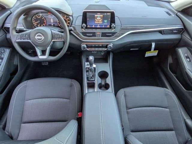 Nissan Altima SV FWD 2025 — side view