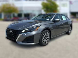 Nissan Altima SV FWD