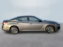 Nissan Altima SV FWD 2025 — side view
