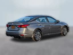 Nissan Altima SV FWD 2025 — side view