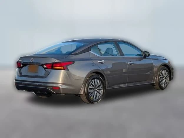 Nissan Altima SV FWD 2025 — side view