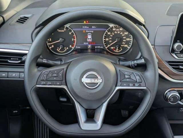 Nissan Altima SV FWD 2025 — side view