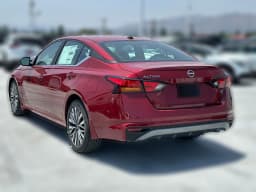 Nissan Altima SV FWD 2026 — side view