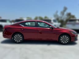 Nissan Altima SV FWD 2026 — side view