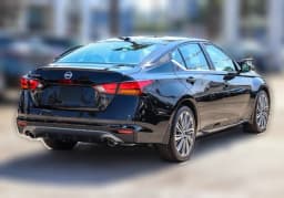 Nissan Altima SV FWD 2026 — side view