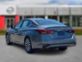 Nissan Altima SV FWD
