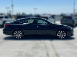 Nissan Altima SV FWD 2026 — side view